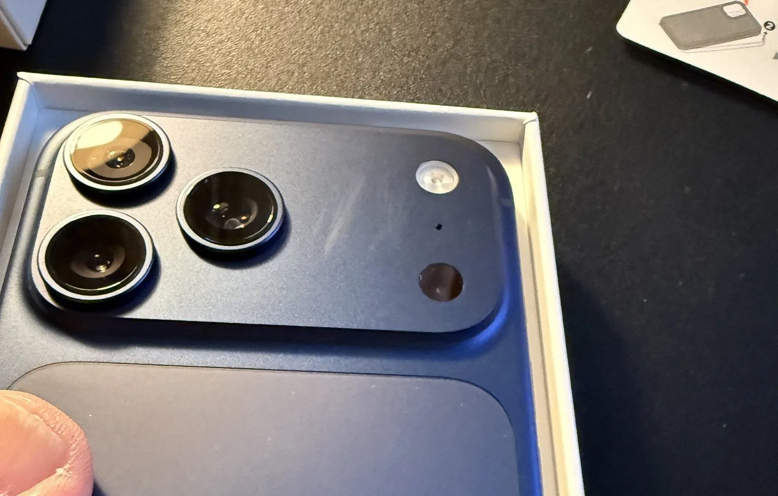 Joli, mais fragile : La polémique qui gâche le nouveau design de l'iPhone 17 Pro 50 G1RsfSQXcAAy WW 2