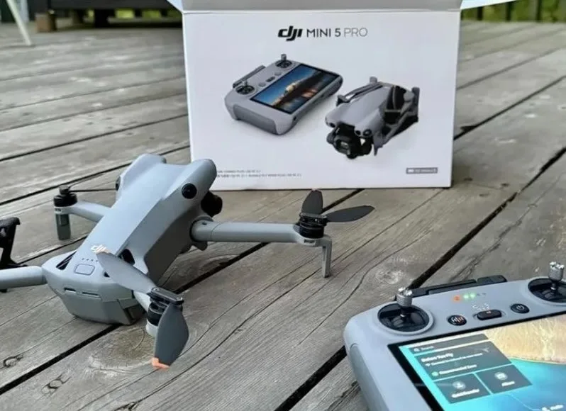 DJI Mini 5 Pro : fuite de la boîte, capteur 1 pouce et autonomie 52 minutes confirmés 49 DJI Mini 5 Pro : fuite de la boîte, capteur 1 pouce et autonomie 52 minutes confirmés