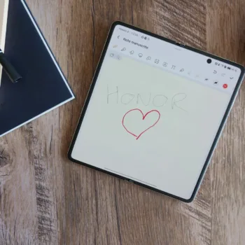 Honor Magic V5 : le smartphone pliant le plus fin du monde cartonne en Europe