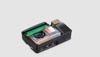 Raspberry Pi 5 : un nouvel adaptateur M.2 Compact compatible avec le boîtier officiel