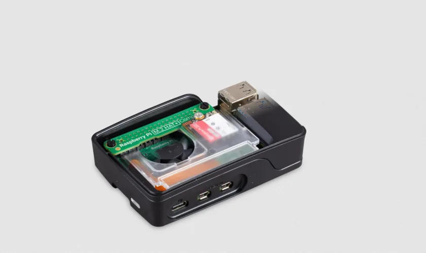 Raspberry Pi 5 : un nouvel adaptateur M.2 Compact compatible avec le boîtier officiel