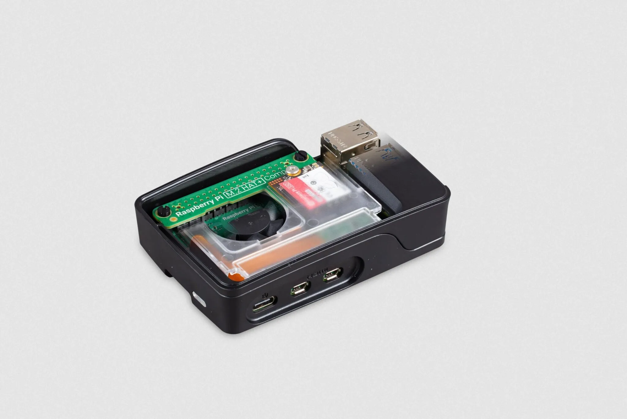 Raspberry Pi 5 : un nouvel adaptateur M.2 Compact compatible avec le boîtier officiel