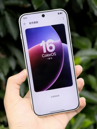 OnePlus 15 live shot 1 scaled 1