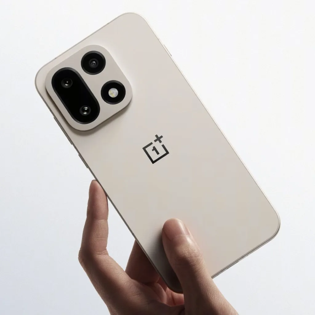 OnePlus 15 : Adieu le design circulaire, bonjour la nouvelle signature anguleuse 52 OnePlus 15 rear