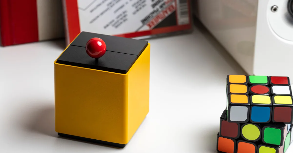 Inutile, design et intelligent : Découvrez « La machine », l'objet connecté qui ne sert à rien 51 S1 H