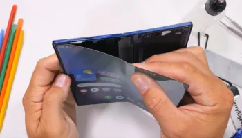 Galaxy Z Fold 7 : un démontage révèle du titane sous l’écran… et des faiblesses côté refroidissement
