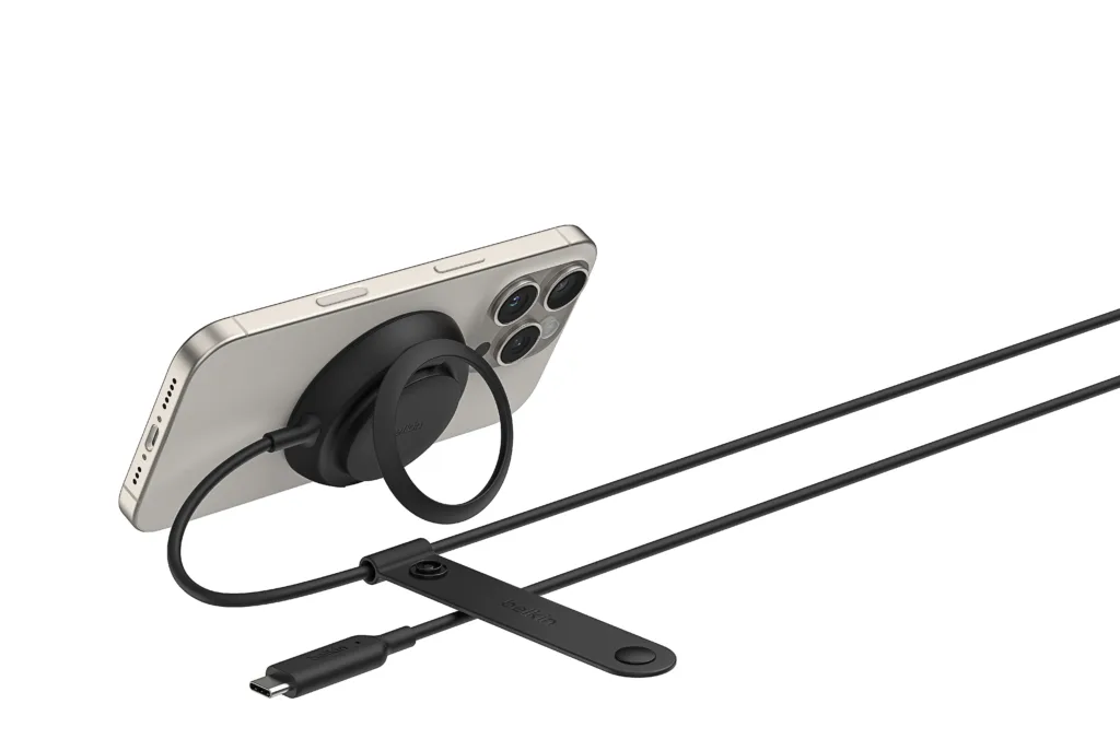 Belkin UltraCharge : chargeur sans fil Qi2.2 avec un anneau rabattable intégré 38 WIA014 UltraCharge Magnetic Char 1