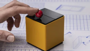 Inutile, design et intelligent : Découvrez « La machine », l'objet connecté qui ne sert à rien