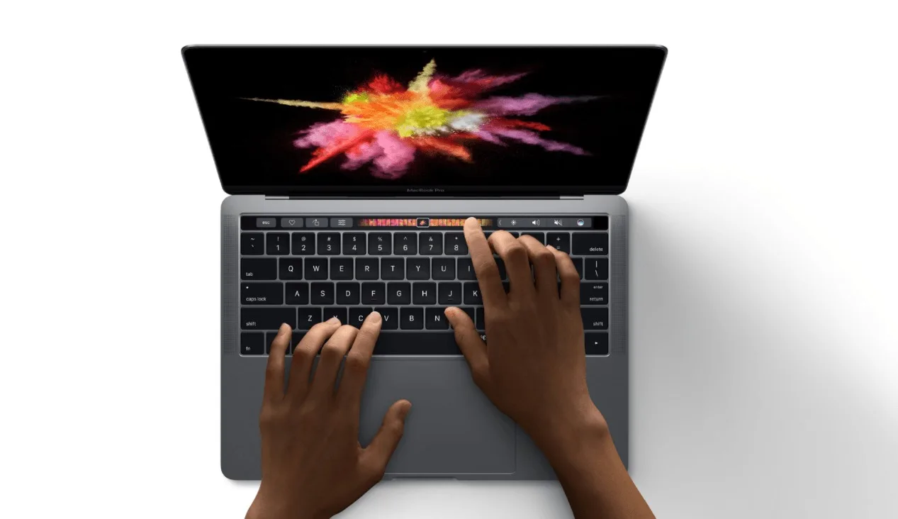 MacBook Pro OLED tactile : production prévue pour 2026