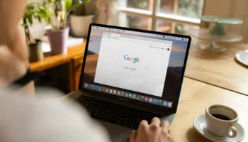 Google Search: le hack « num=100 » pour afficher 100 résultats disparaît