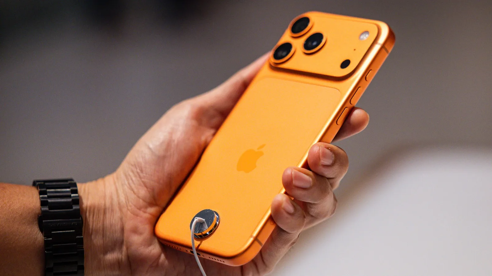 Joli, mais fragile : La polémique qui gâche le nouveau design de l'iPhone 17 Pro 49 Joli, mais fragile : La polémique qui gâche le nouveau design de l'iPhone 17 Pro