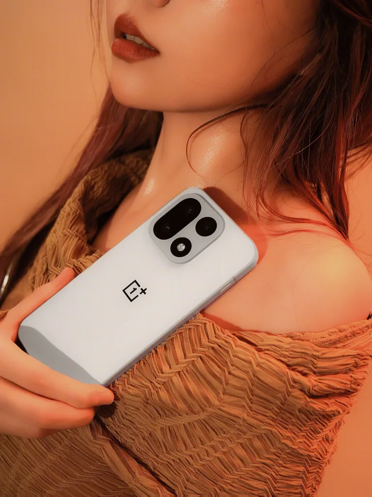 OnePlus 15 : le coloris « Sand Storm » se dévoile avant le lancement officiel 52 004dYw4Bgy1i61ccqzqp6j62dc35skjq