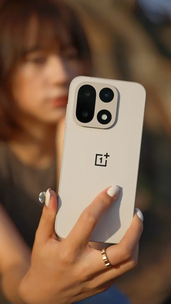 OnePlus 15 : le coloris « Sand Storm » se dévoile avant le lancement officiel 54 004dYw4Bly1i5w86bzf1gj62ww56ou0y