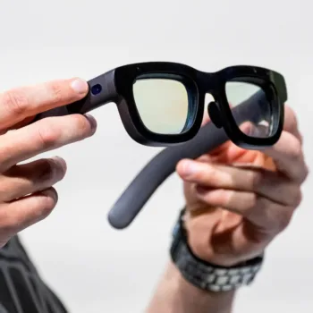 Apple met le cap sur les lunettes connectées Apple Glass, et met en pause le Vision Pro « allégé »