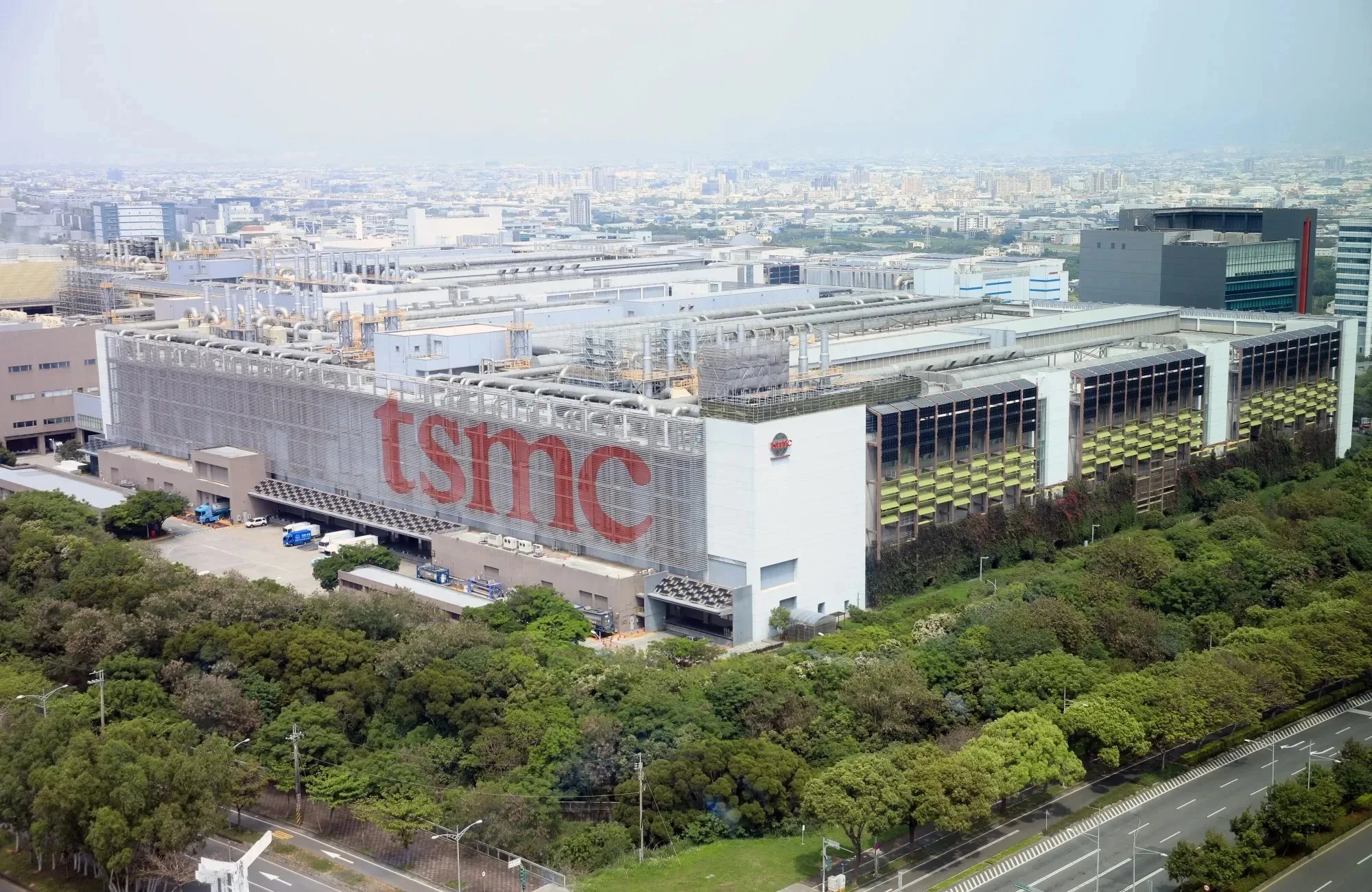 TSMC : les bénéfices explosent de 39 % grâce à la demande mondiale en puces IA