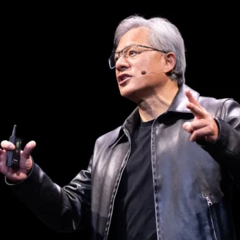 Nvidia : Jensen Huang affirme que la Chine est à « quelques nanosecondes » du niveau américain en IA