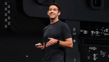 Tim Cook sur le départ : John Ternus serait déjà désigné comme son successeur chez Apple