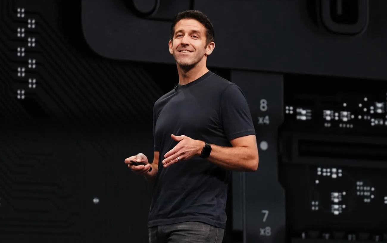 Tim Cook sur le départ : John Ternus serait déjà désigné comme son successeur chez Apple