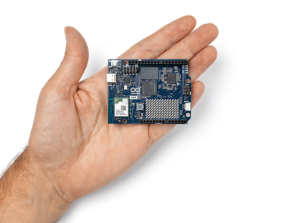 Arduino Uno Q : Le nouveau « cerveau » double processeur qui révolutionne l’IA et la robotique embarquée