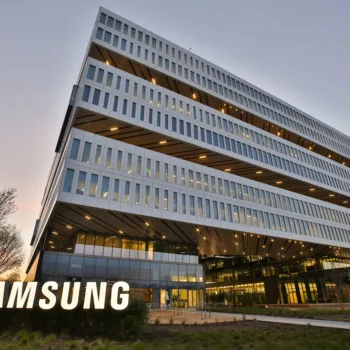 Samsung bat un record historique en Bourse grâce à l’IA et au boom des puces mémoire