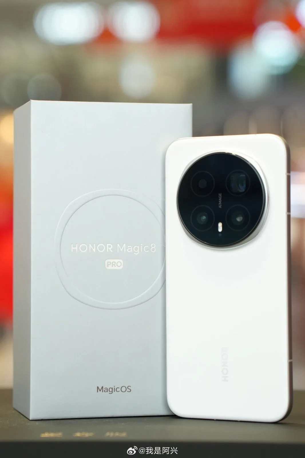 Honor Magic 8 Pro in White Real Life Shot 1