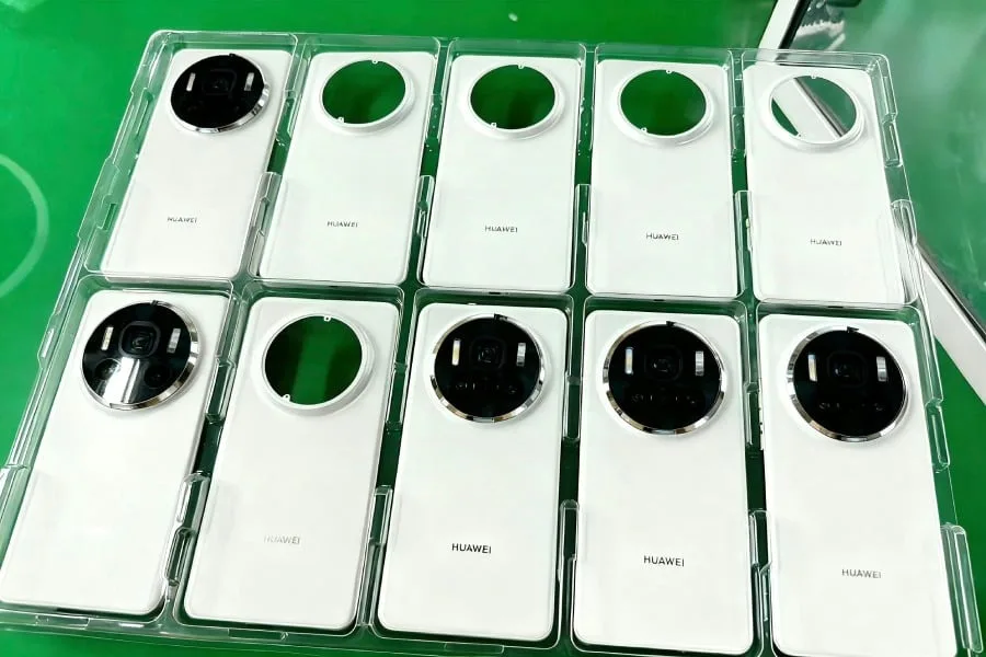 Huawei Mate 80 Back Cover Design 1