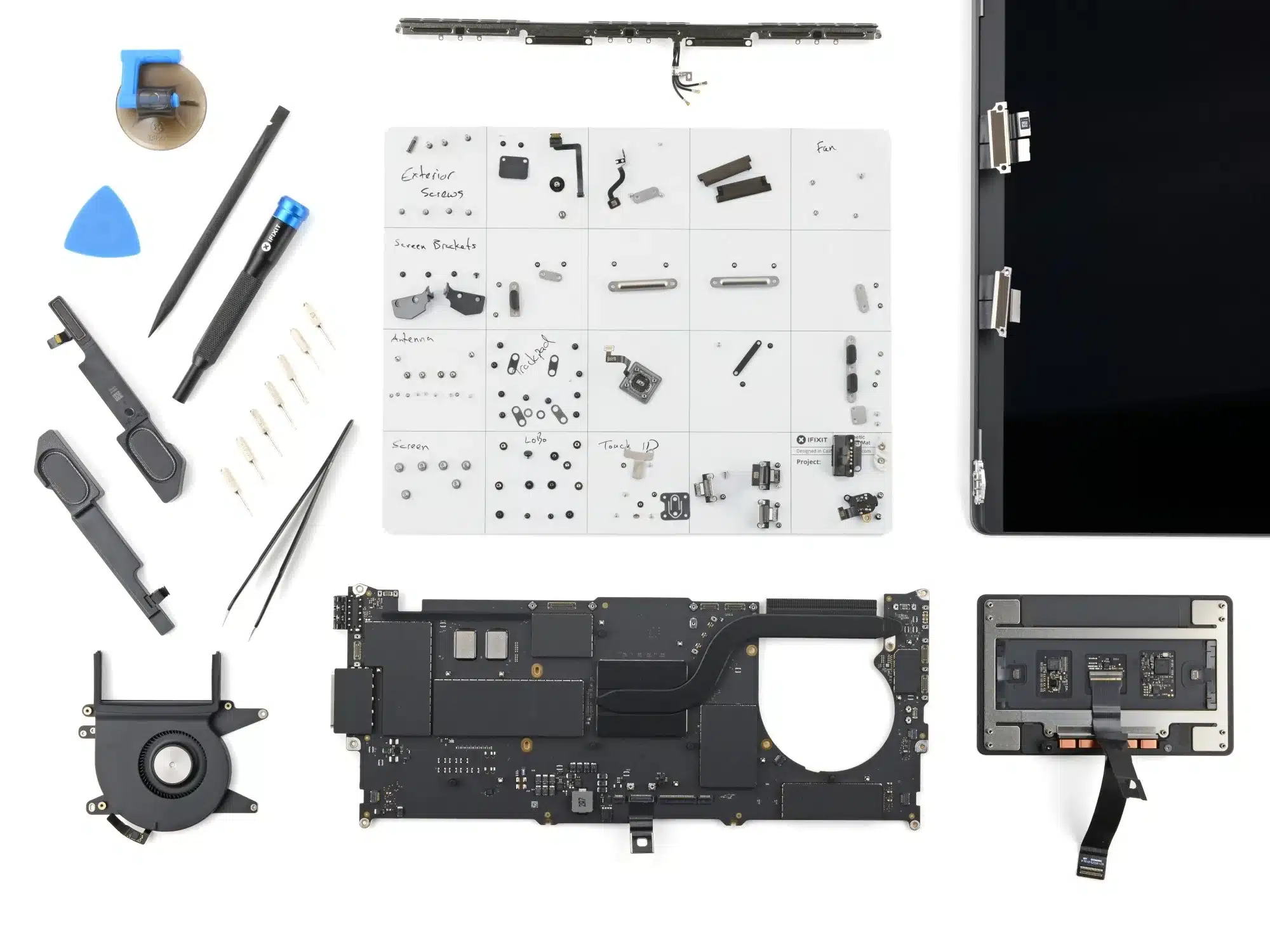 MacBook Pro M5 : Apple améliore discrètement la réparabilité, selon le démontage d’iFixit