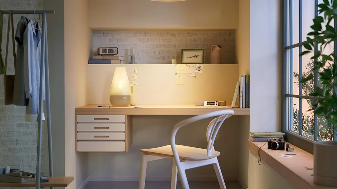 Windows 10 : fin du support gratuit, voici ce que vous devez faire pour rester en sécurité 50 MSFT ESU Hero office with desk chair lamp