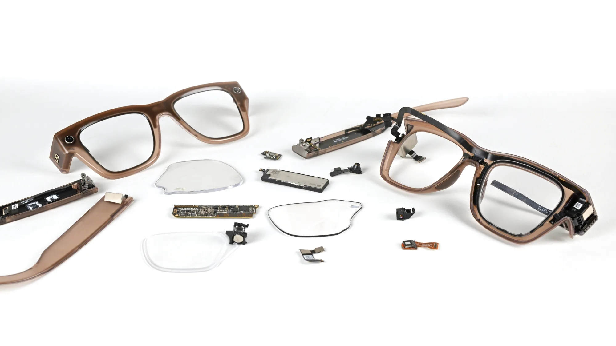 iFixit démonte les lunettes Ray-Ban Display de Meta : un bijou d’optique impossible à réparer 49 iFixit démonte les lunettes Ray-Ban Display de Meta : un bijou d’optique impossible à réparer