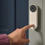 Nest Cam et Doorbell 2K HDR : Meilleure image, moins de faux mouvements grâce à Gemini 52 Nest Doorbell Linen Lifestyle 1