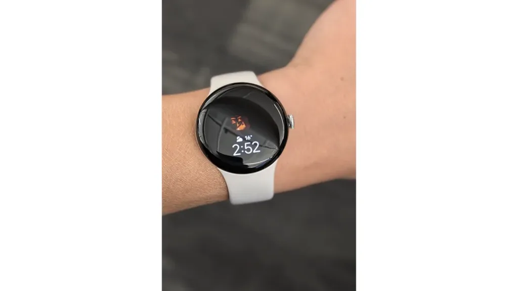 🎃 Google dévoile ses fonctionnalités Pixel « effrayamment parfaites » pour Halloween 59 PixelHalloween Watch.max 1081x1081.format webp
