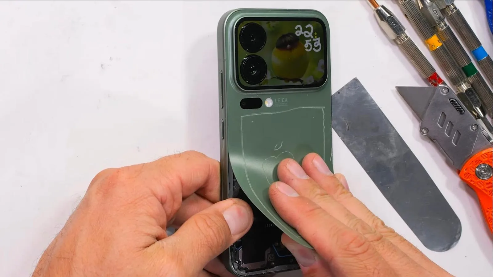 Xiaomi 17 Pro : Le test de durabilité révèle l'écran Dragon Glass 3.0... et un dos en plastique ? 47 Xiaomi 17 Pro : Le test de durabilité révèle l'écran Dragon Glass 3.0... et un dos en plastique ?