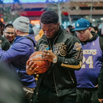 Apple Vision Pro : regardez les matchs des Lakers comme si vous étiez au bord du terrain