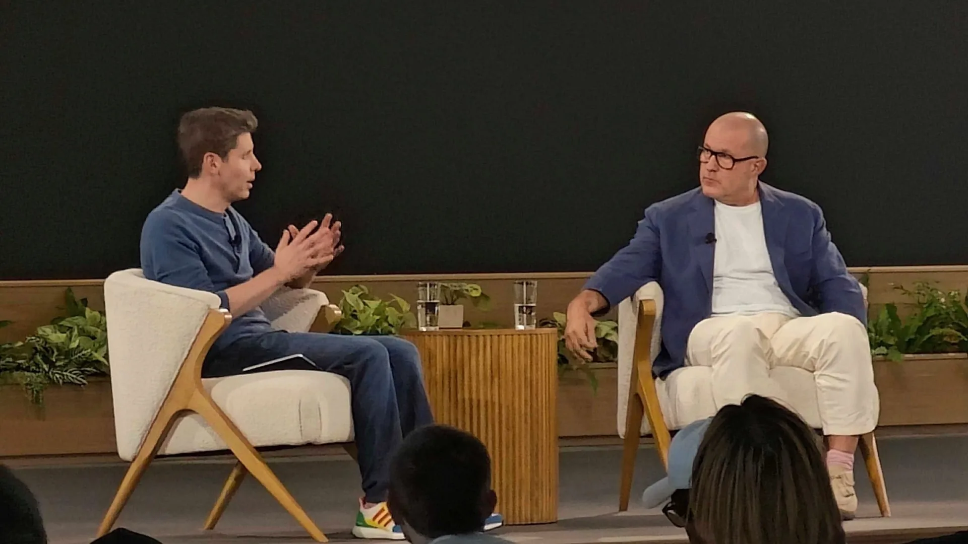 Jony Ive et OpenAI préparent 20 appareils IA révolutionnaires pour remplacer nos smartphones