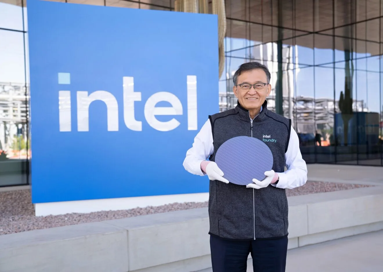 Intel Panther Lake : la génération Core Ultra 3 promet +50 % de puissance et 10 % d’efficacité en plus 52 lib bu tan wafer ultra core 3 13
