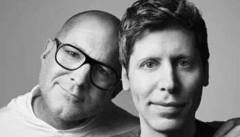 OpenAI et Jony Ive : Des défis techniques majeurs retardent le projet d'appareil IA sans écran