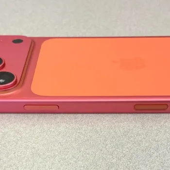 iPhone 17 Pro : après #scratchgate, voici #colorgate — le smartphone qui change (littéralement) de couleur