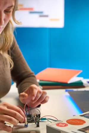 Arduino dévoile son Starter Kit R4 : un pack pensé pour démocratiser l’électronique DIY