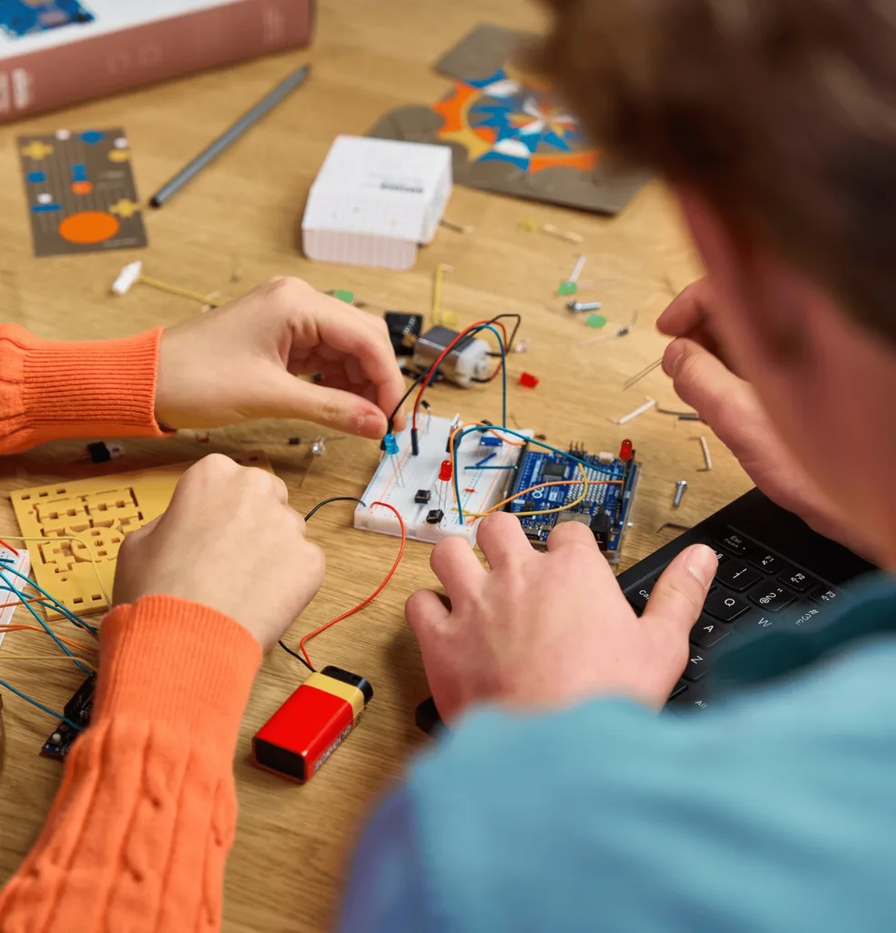 Arduino dévoile son Starter Kit R4 : un pack pensé pour démocratiser l’électronique DIY 67 1763454570 rectangle 943