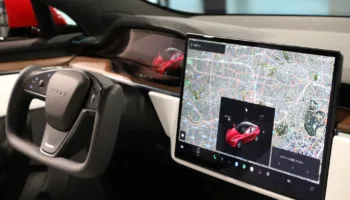 Tesla sur le point d’intégrer… Apple CarPlay ? Oui, vous avez bien lu 51 Tesla sur le point d’intégrer… Apple CarPlay ? Oui, vous avez bien lu