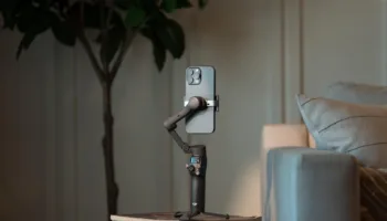 DJI Osmo Mobile 8 : la nacelle stabilisée avec suivi DockKit débarque à 159 €