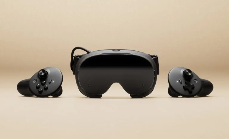 Valve lance le Steam Frame, son nouveau casque VR autonome et sans fil 65 SF headsetControllers front b 76