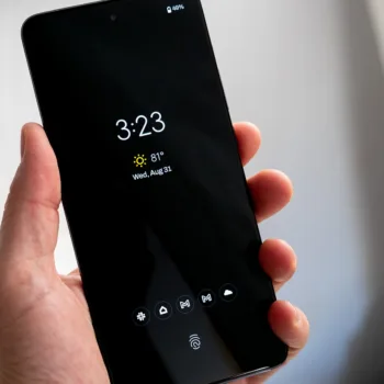 Android 17 : Google transforme l'écran verrouillé en hub interactif à faible consommation