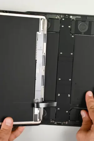 iPad Pro M5 : le démontage iFixit révèle un record de réparabilité (5/10)