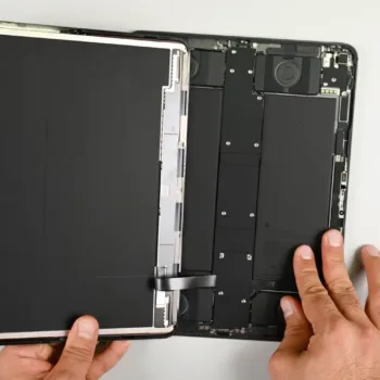 iPad Pro M5 : le démontage iFixit révèle un record de réparabilité (5/10)