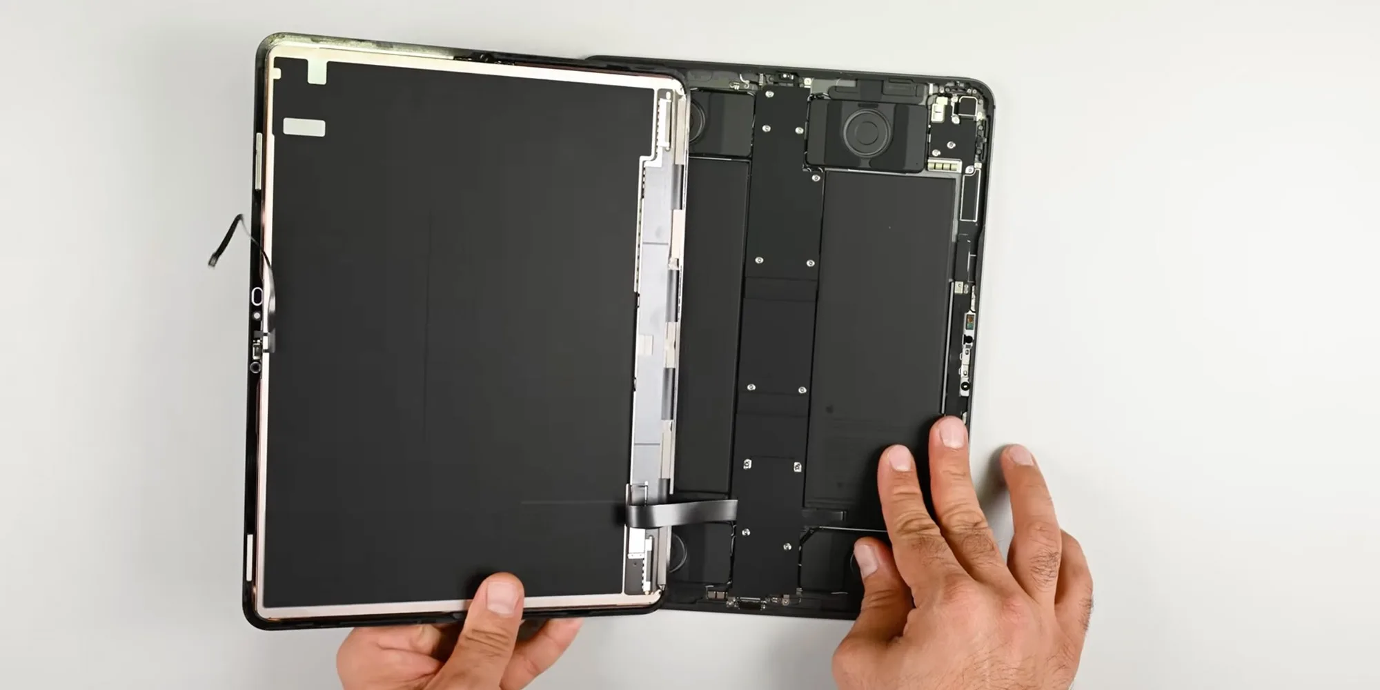 iPad Pro M5 : le démontage iFixit révèle un record de réparabilité (5/10) 49 iPad Pro M5 : le démontage iFixit révèle un record de réparabilité (5/10)