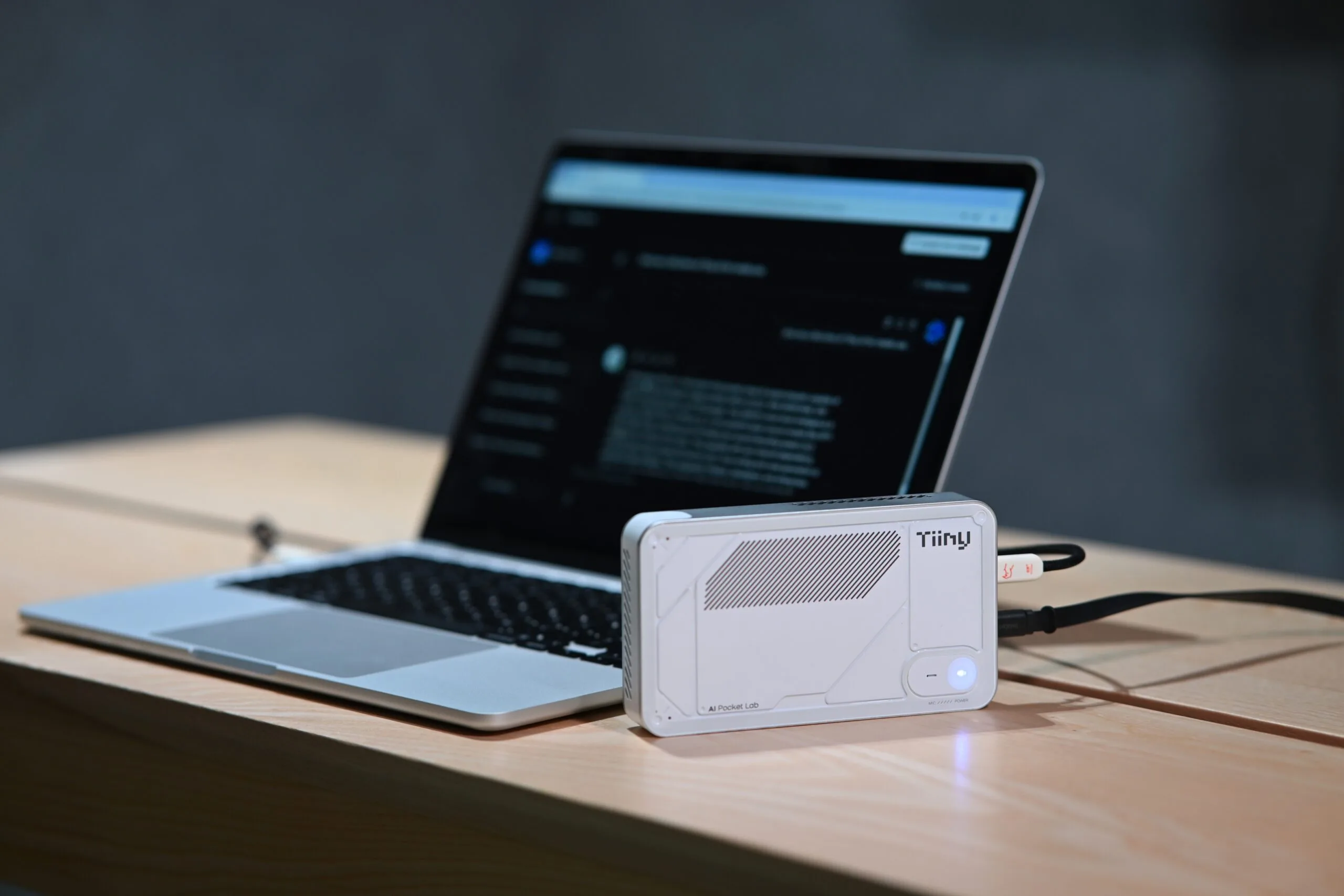 Tiiny AI Pocket Lab : le plus petit supercalculateur IA au monde capable de faire tourner des LLM 120B en local 51 AI interface supported by Tiiny AI Pocket Lab 3 scaled 1