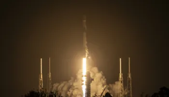 SpaceX célèbre son 100ᵉ lancement de l'année avec une Falcon 9 en pleine puissance