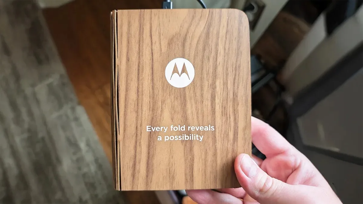 Motorola va lancer son premier smartphone pliable « livre » au CES 2026 49 Motorola va lancer son premier smartphone pliable « livre » au CES 2026