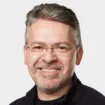 Apple : le patron de l’IA John Giannandrea quitte ses fonctions, Siri et Apple Intelligence en suspens